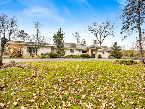 2327 Winnetka Ct, Northfield, IL 60093