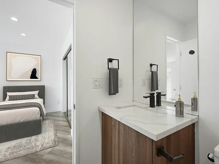 6307 Elgin St #1 — Photo 9