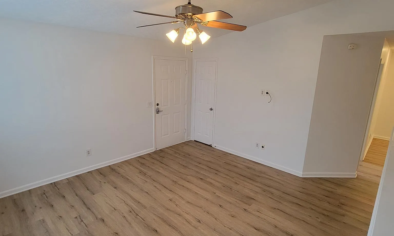 2 bed, 1073 sqft, $1,600 — Photo 4