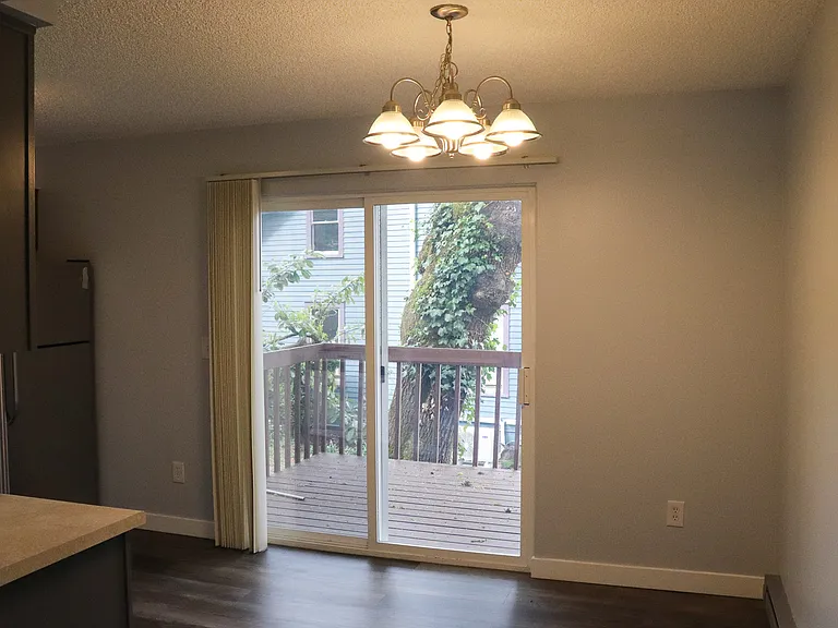 302 S McLoughlin Blvd #306 — Photo 3