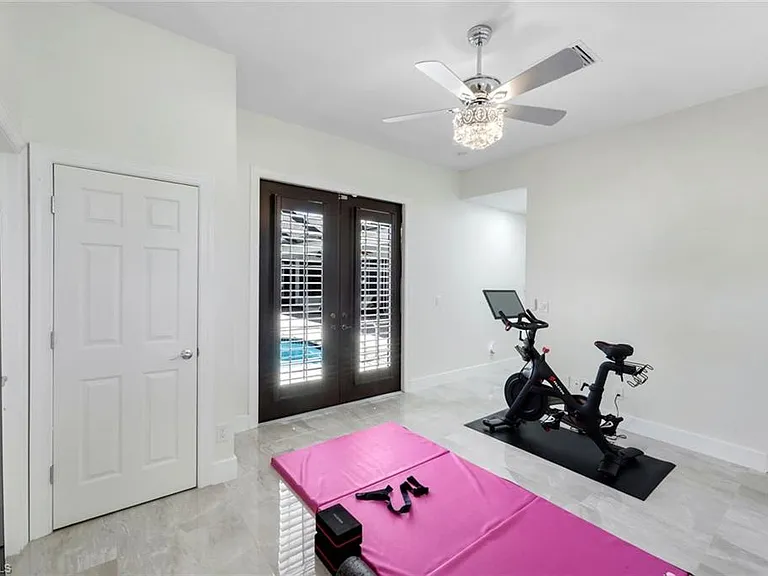 22660 Fairlawn Ct — Photo 36