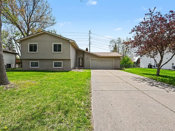 10755 Maple Valley Dr, Osseo, MN 55369