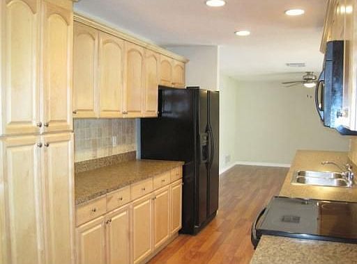 5th image of 1419 Oleander Dr