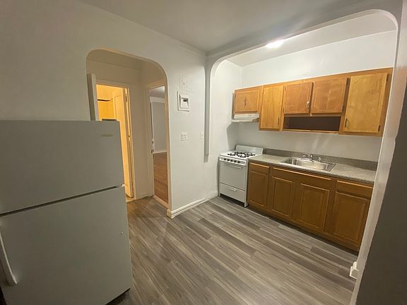 3rd image of 40-25 Hampton St #33