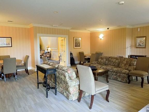 4th image of 5 Tenakill Park Dr #318