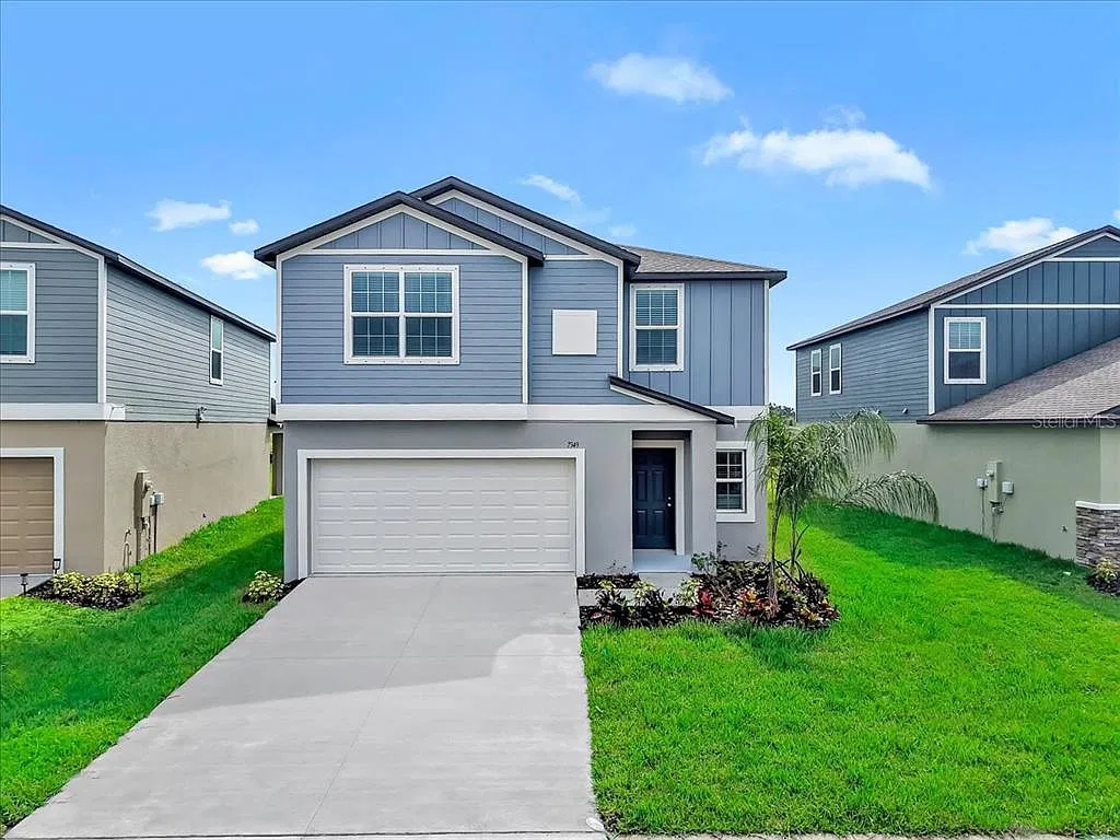 5 bed, 2.5 bath, 2400 sqft, $3,000 — Photo 1