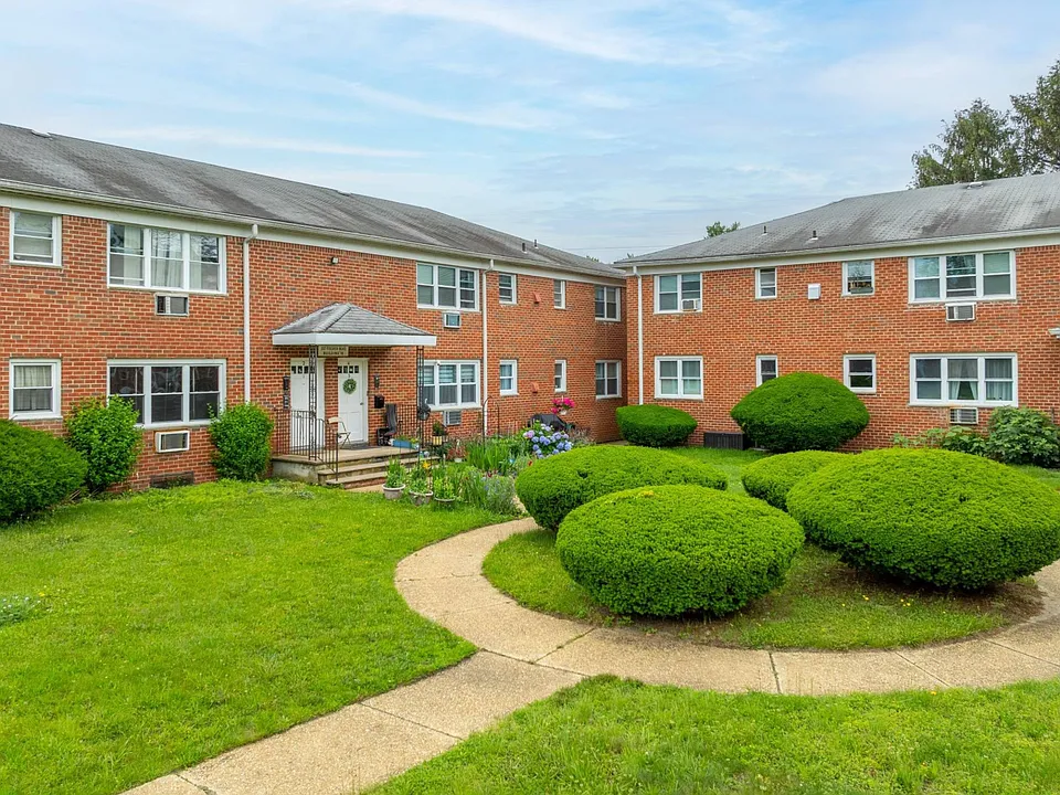 Pinewood Apartments