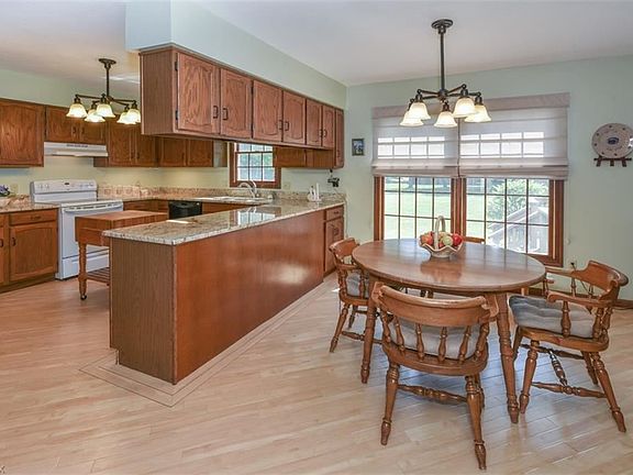 4th image of 6947 Kingswood Dr