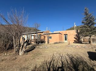 4 Camino Del Medio Rd, Vadito, NM 87579