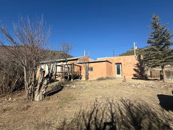 4 Camino Del Medio Rd, Vadito, NM 87579