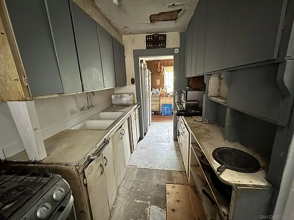 4th image of 3549-51 42nd St