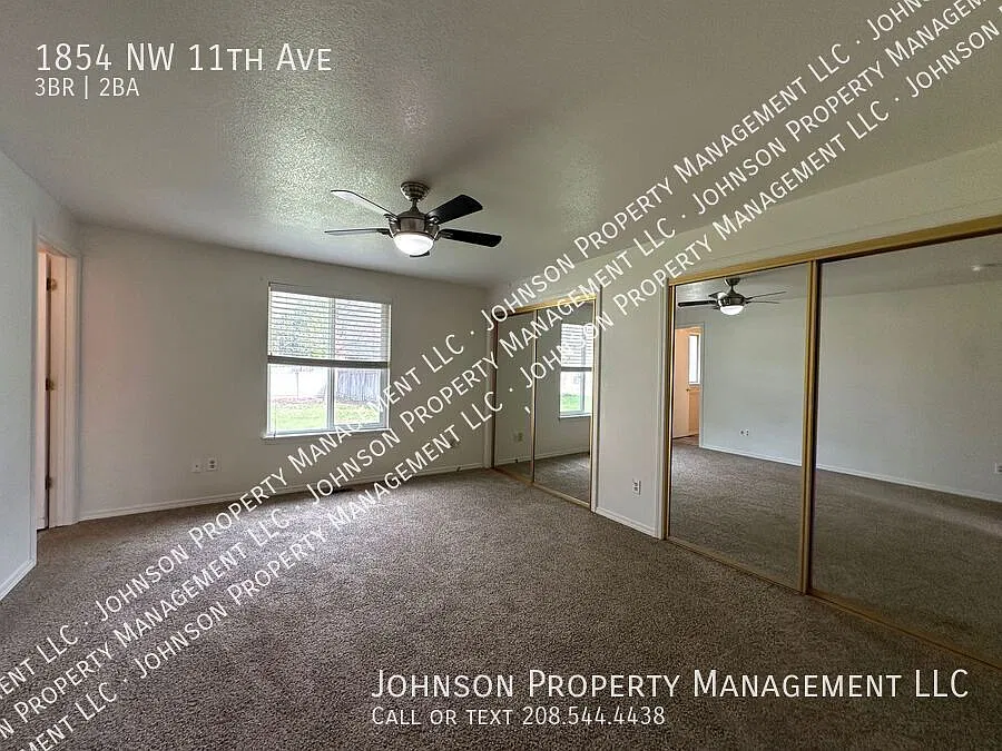 Spacious 3-Bedroom Home with Bonus Room, Detached Shop & Fenced Yard! — Photo 4