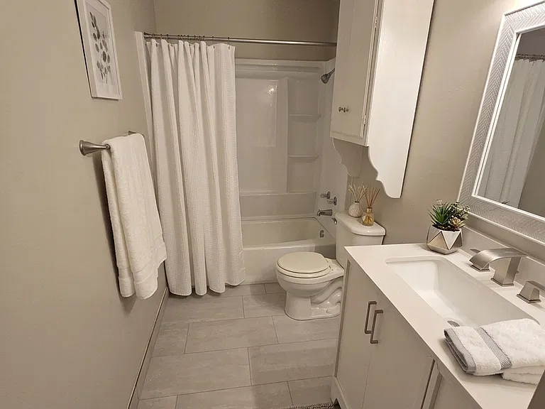 110 S Hazel St #4 — Photo 3