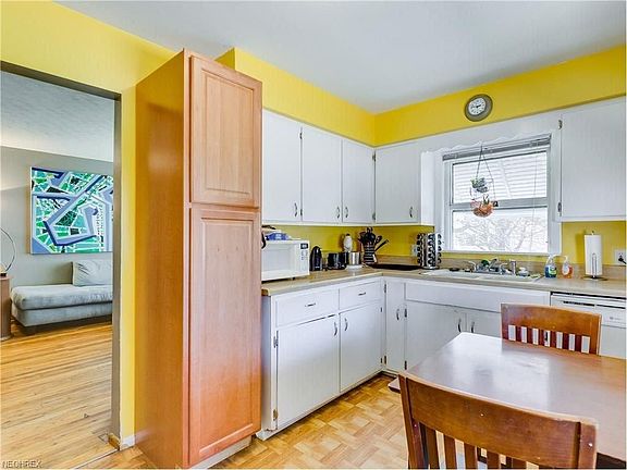 3rd image of 725 Sanford Ave