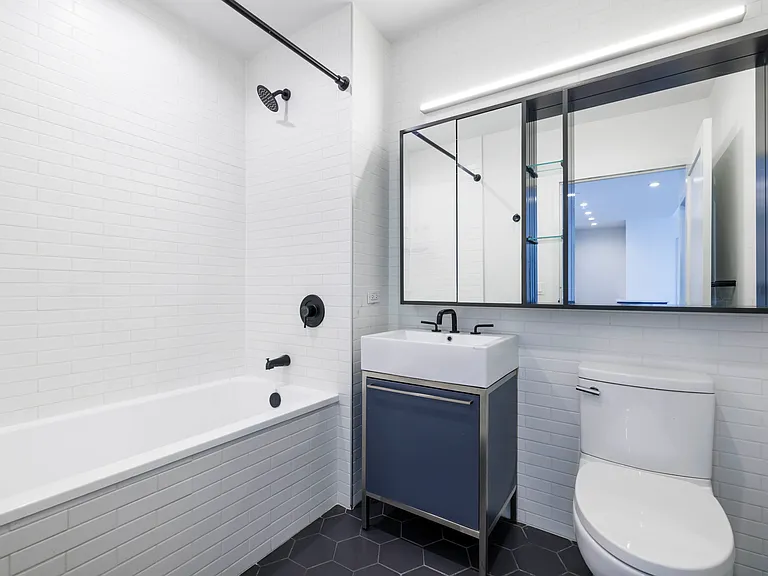 176 Woodward Ave #216 — Photo 5