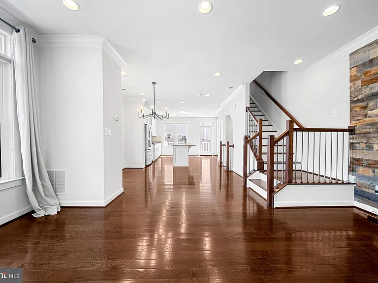 1121 S Lincoln St — Photo 20