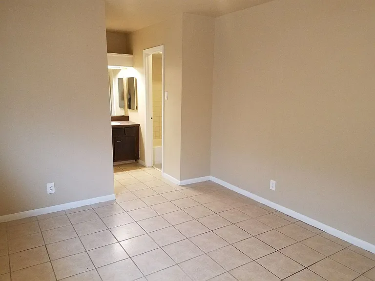 317 Babcock Rd — Photo 3