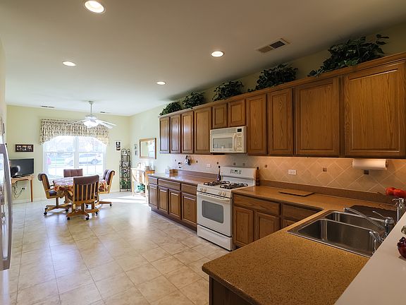4th image of 13590 Wilshire Way