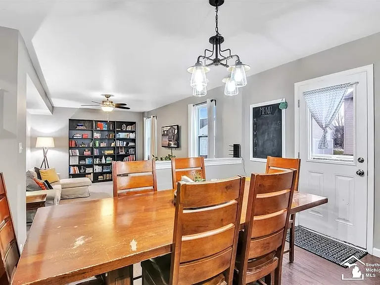 8422 Walnut Hl — Photo 11