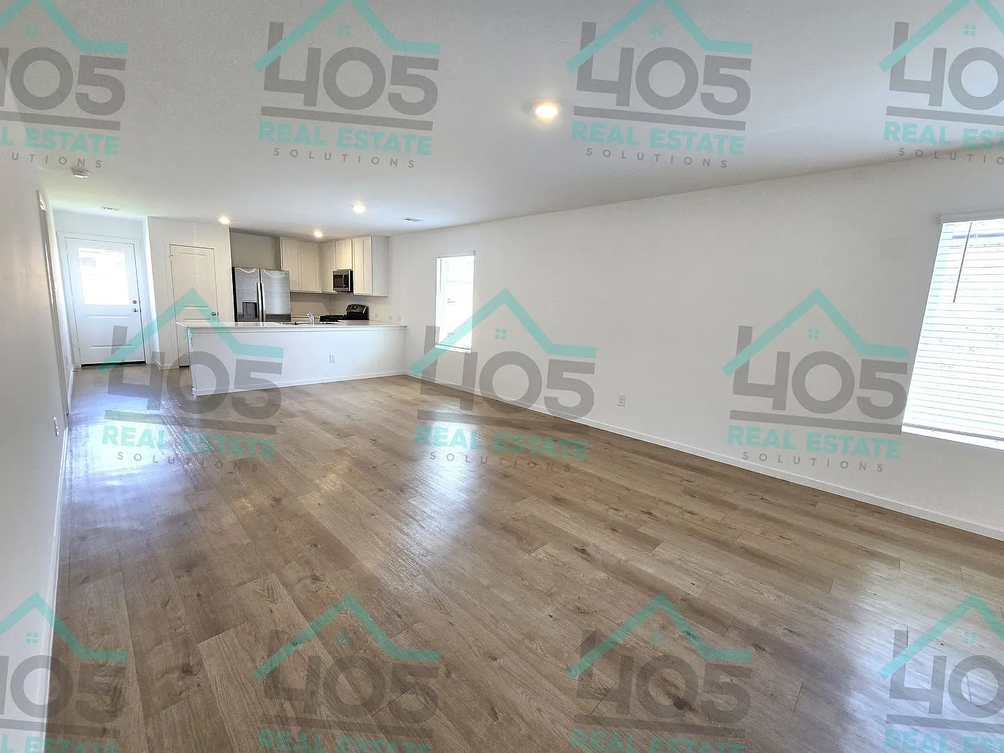 Newly Built 3 Bedroom Rental — Photo 2