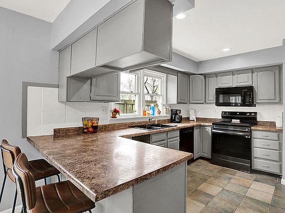 4th image of 11021 N Paddock Rd S