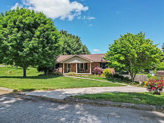 2nd image of 1774 Oriole Ct