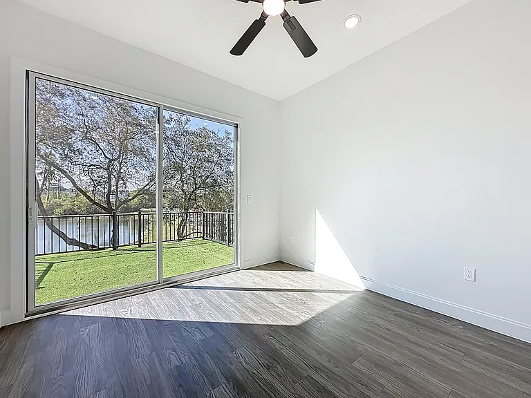 2121 Broad Water Dr — Photo 31