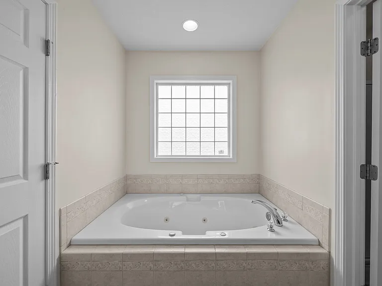 203 Macdonald Blvd — Photo 31