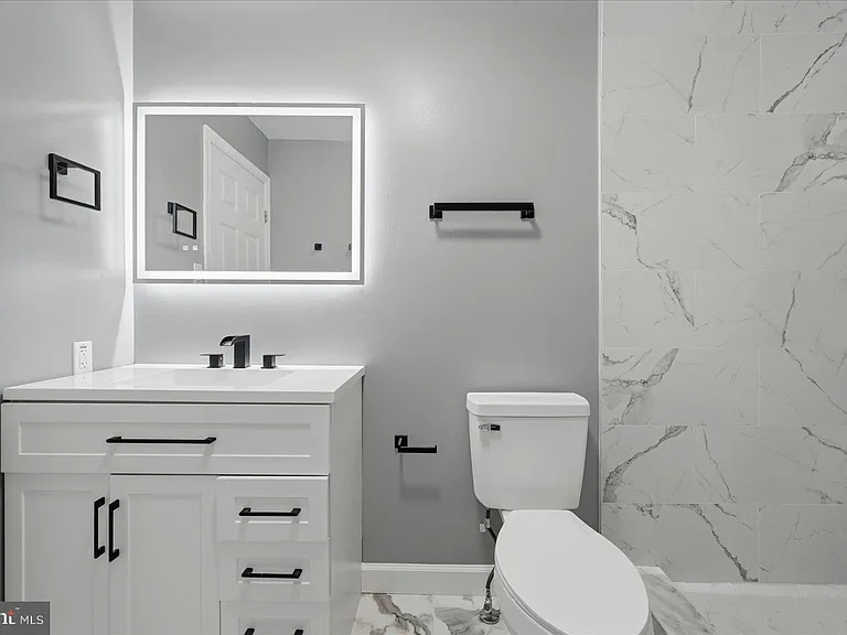 6915 Adel St — Photo 20