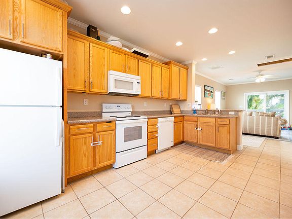 3rd image of 5030 5th Ave Unit 2