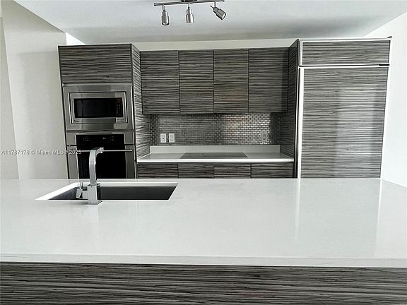 3rd image of 460 NE 28th St #6