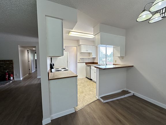 3rd image of 237 E Woodhill Ave #2