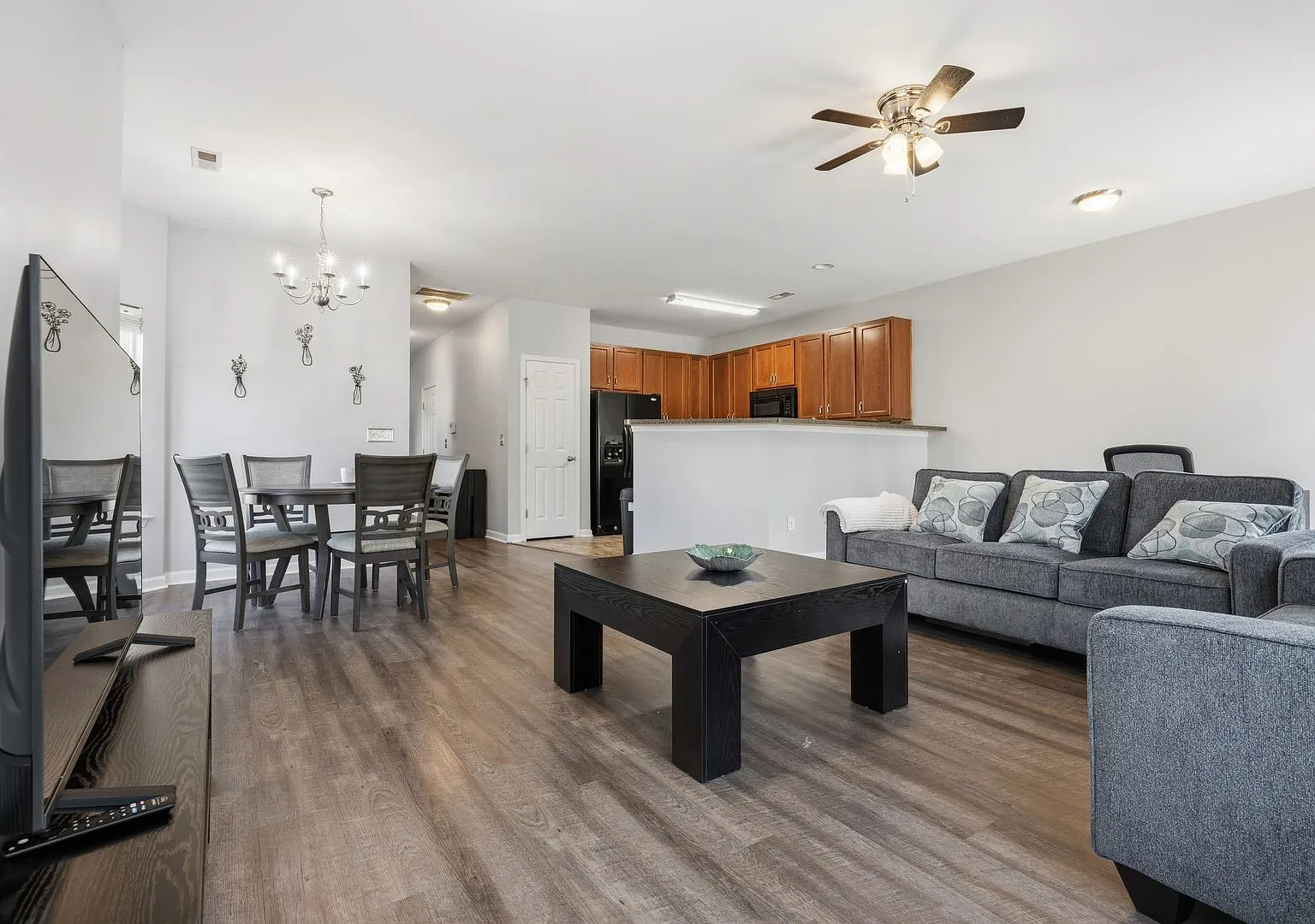 Fully Furnished - Upgraded End-Unit Retreat | 3br/2.5ba, Dedicated Office Space & Private Garage ... — Photo 1