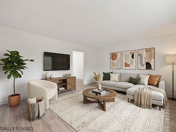 3rd image of 3088 Sorbus Dr