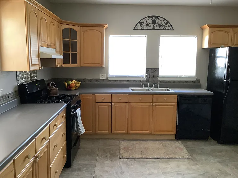 430 Kathleen Dr — Photo 4