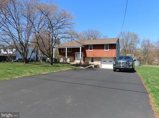 43 W Patricia Rd, Holland, PA 18966