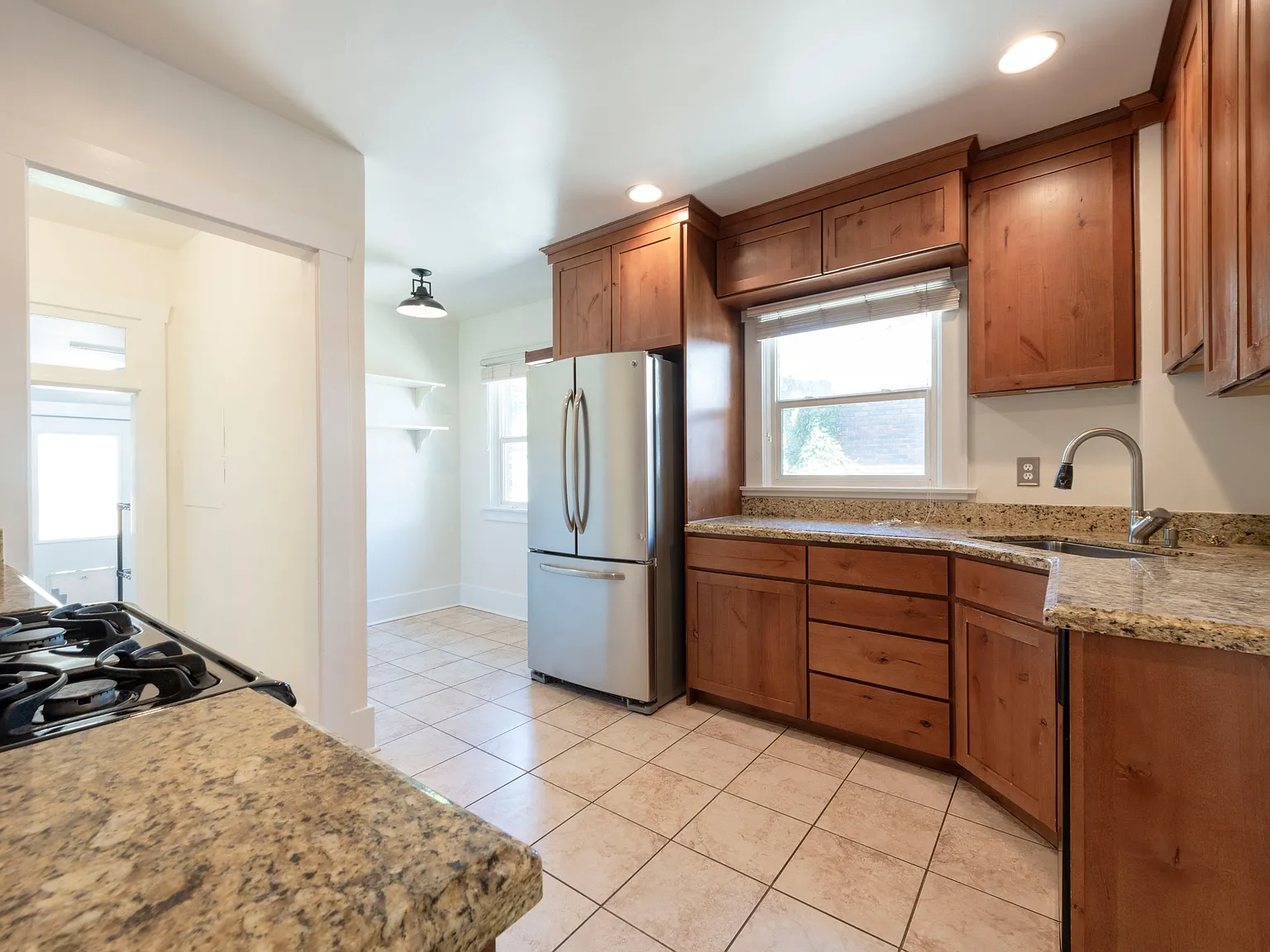 3 bed, 1824 sqft, $2,875 — Photo 2