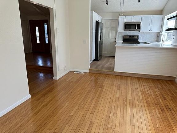 5th image of 106 Martel Ct