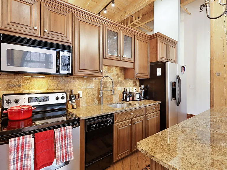 400 N 1st St #207 — Photo 8