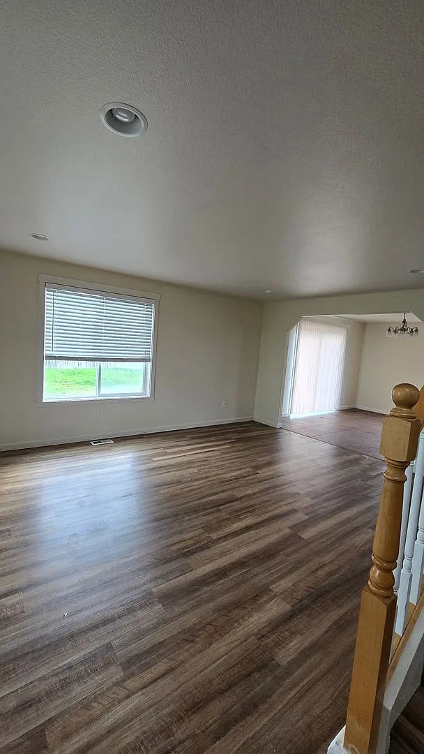 Coming Soon Mid November Recently Refinished Airway Heights 5 Bedroom Home — Photo 2
