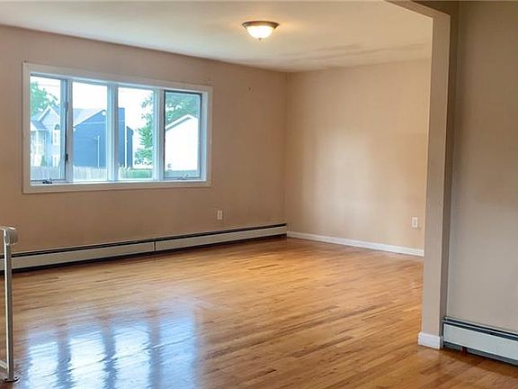 2nd image of 35 Jamaica Ave