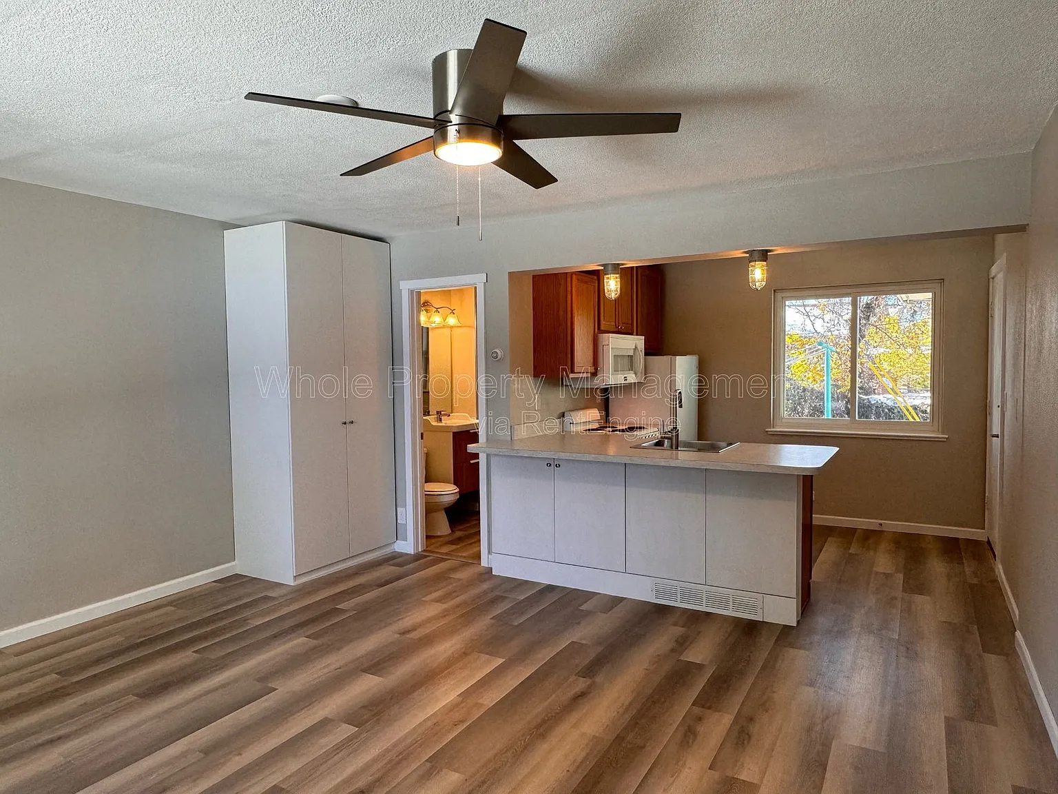 Studio, 1.0 bath, 348 sqft, $950 — Photo 2