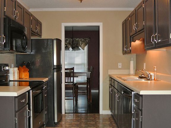 KITCHEN W/ ALL APPLIANCES