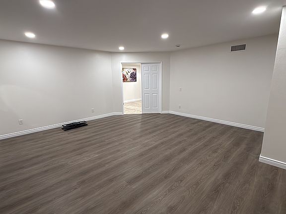 3rd image of 17541 Santa Monica Cir