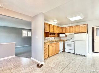 886 Grenoble Blvd #1, Pickering, ON L1W1T8