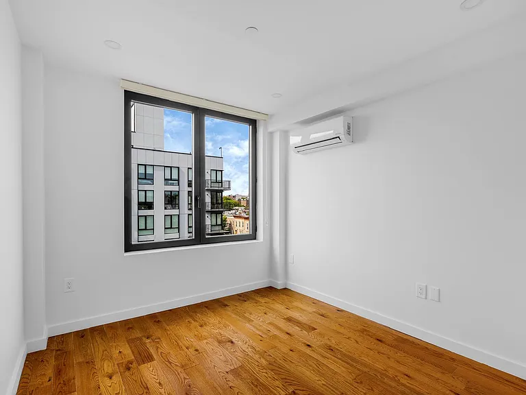 2316 Clarendon Rd #3C — Photo 4