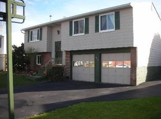 7071 Northview Dr, Lockport, NY 14094