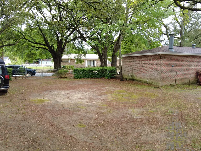 1230 E Leonard St — Photo 15