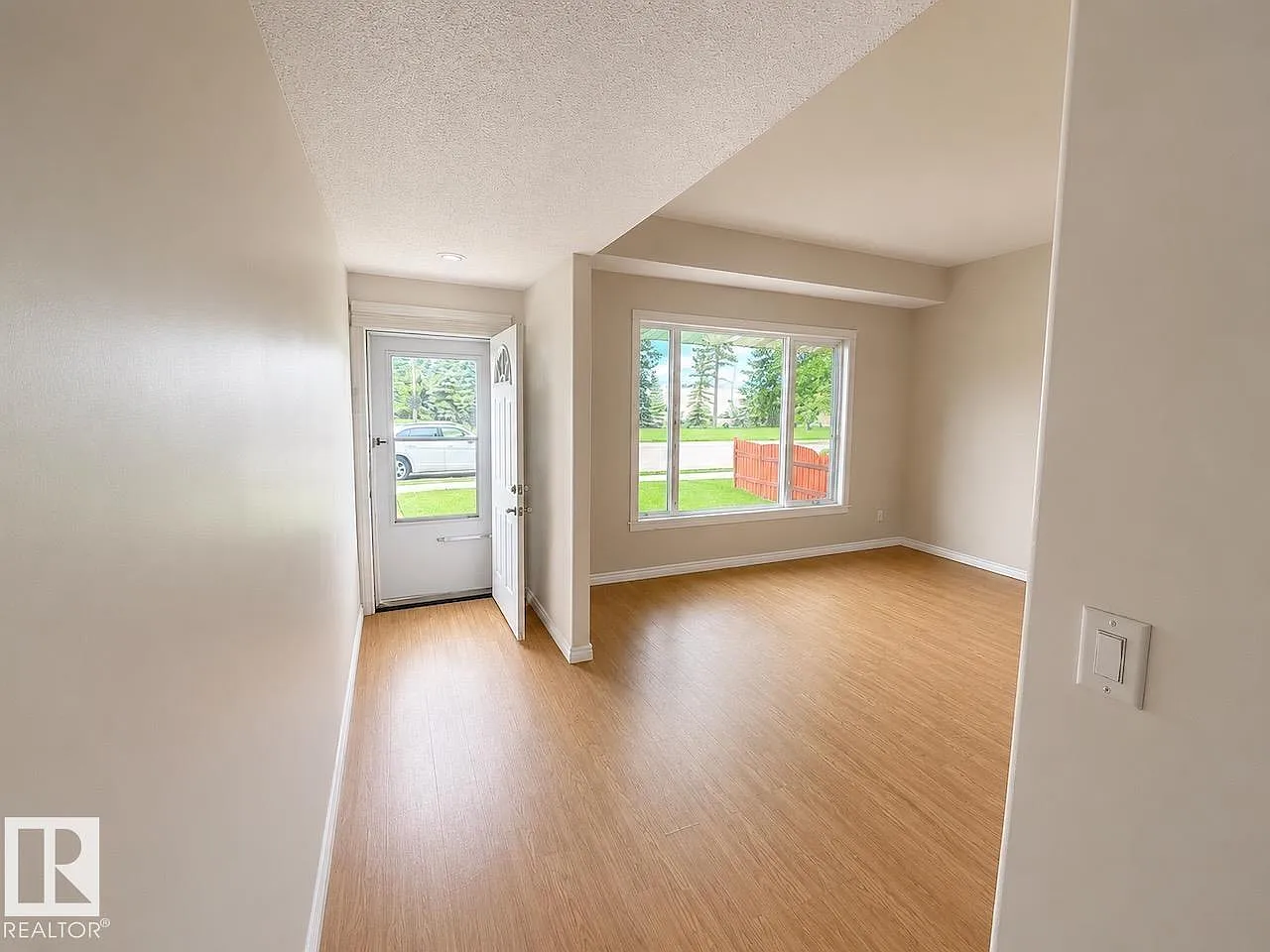 2 bed, 1.0 bath, 999 sqft, $1,095 — Photo 4