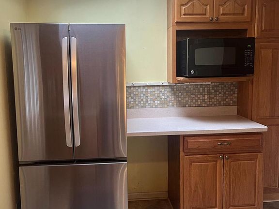 2nd image of 32 Thompson St #32
